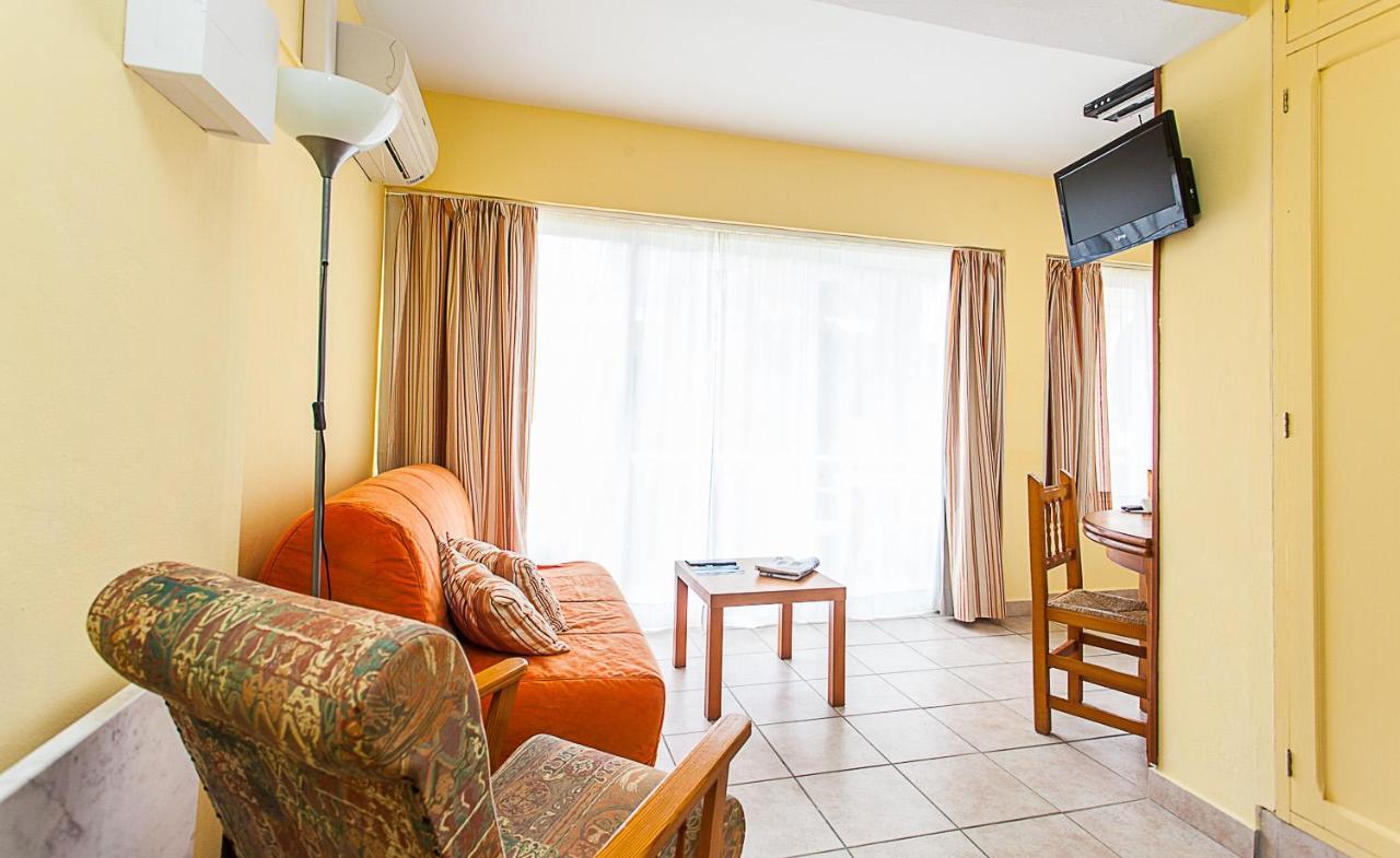 Hostal Doris - Adults Only Colonia de Sant Jordi Exterior photo