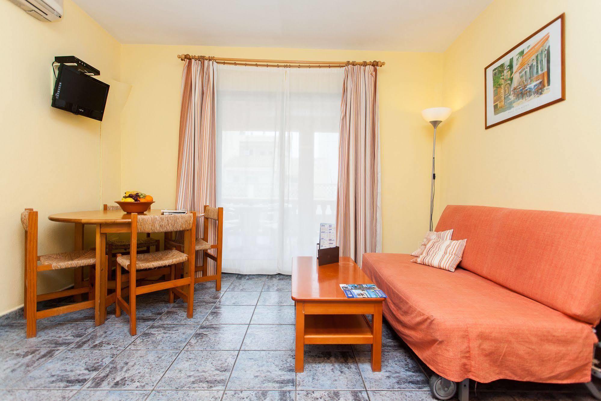 Hostal Doris - Adults Only Colonia de Sant Jordi Exterior photo